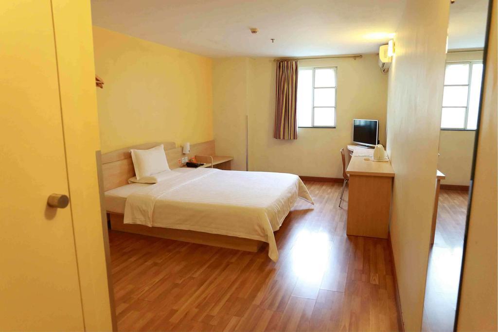 7Days Inn Guiyang Normal University Room photo