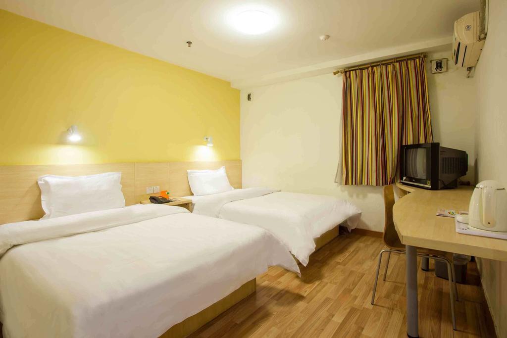 7Days Inn Guiyang Normal University Room photo